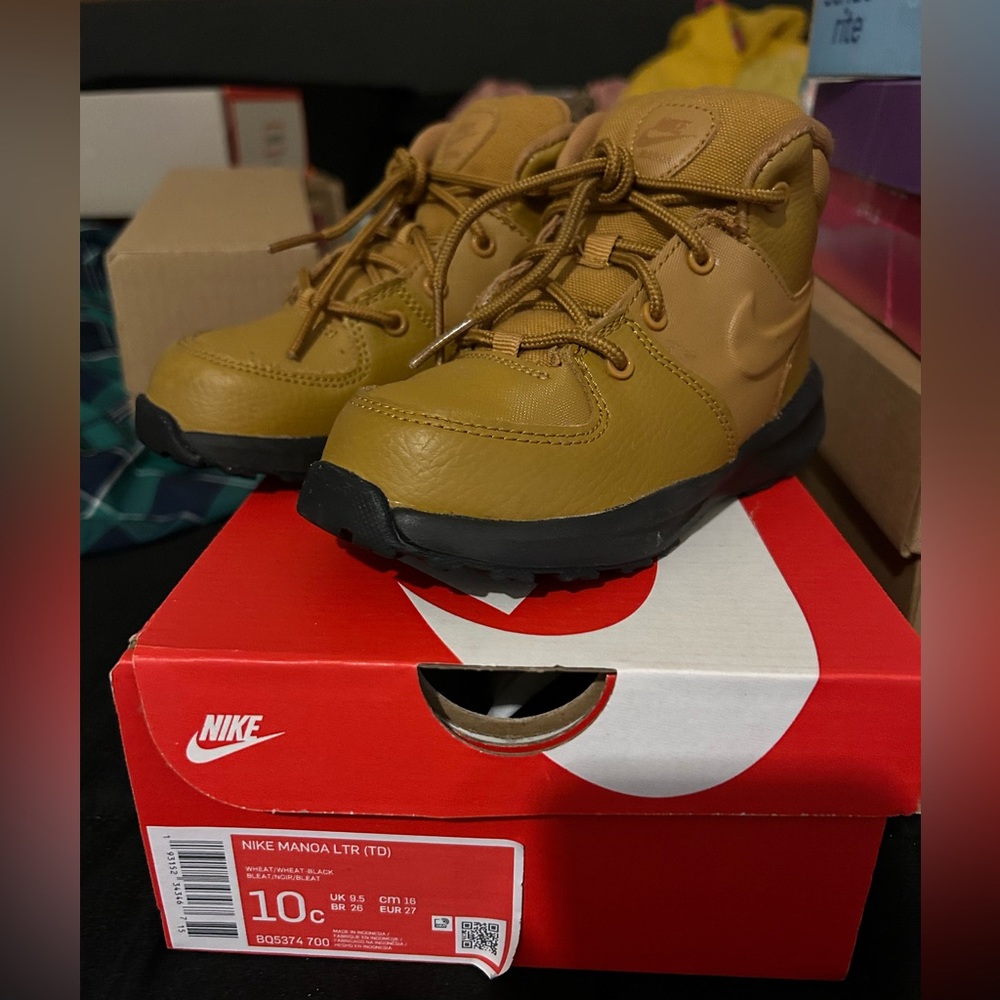 Nike Manoa LTR Toddler Boots Size 10c Great Condition Clean /No scuffs Tan/Brown